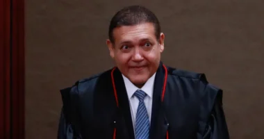 Kassio interrompe julgamento de Zambelli; STF tem 5 votos para condenação e perda de mandato