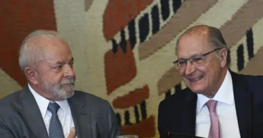 Alckmin diz que Lula é 'candidato natural' para 2026 e alega ser cedo para decidir sobre chapa