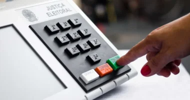 Parecer na CCJ do Senado propõe fim da reeleição a partir de 2028 e mandato de 5 anos