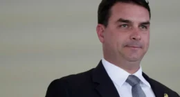 Zambelli cometeu crime, mas condenação foi injusta, diz Flávio Bolsonaro