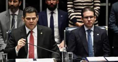 Alcolumbre e Motta silenciam após Trump anunciar tarifas e citar Bolsonaro