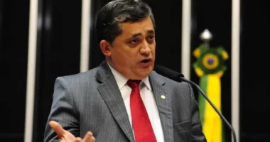 Líder do governo Lula na Câmara é internado e passa por cirurgia no coração