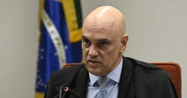 Moraes proíbe acampamentos na Praça dos Três Poderes e em frente a quartéis das Forças Armadas