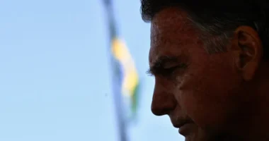PF conclui perícia em pen drive achado no banheiro de Bolsonaro