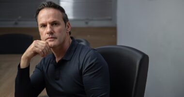 Brasileiro fundador do Agibank entra para grupo de bilionários após IPO em Nova York