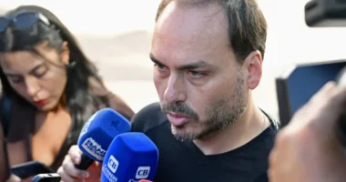 Carlos diz que Bolsonaro faz da prisão lista de pré-candidatos a Senado e governos estaduais pelo PL