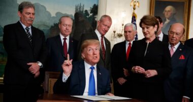 China alerta que pode tomar ‘medidas necessárias’ caso EUA avancem com novas tarifas