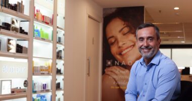 Conheça o CEO que vai ao trabalho de bicicleta, medita, surfa e não gosta de microgerenciar