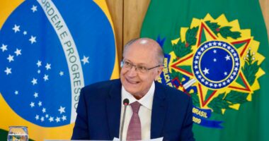 Governo quer fundo permanente com Petrobras e BNDES para renovar frota de caminhões, diz Alckmin