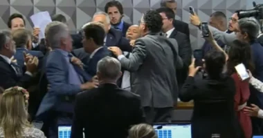 Parlamentares brigam após aprovação da quebra de sigilo de Lulinha; vídeo