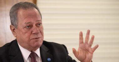 Redução de jornada a 40 horas elevaria custo na economia em até R$ 267,2 bi por ano, diz CNI