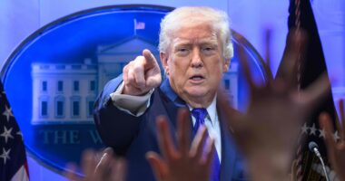 Trump anuncia aumento de novas tarifas globais dos EUA de 10% para 15% após revés na Suprema Corte