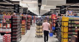 Vendas do varejo recuam 0,4% em dezembro, mas fecham 2025 com alta de 1,6%