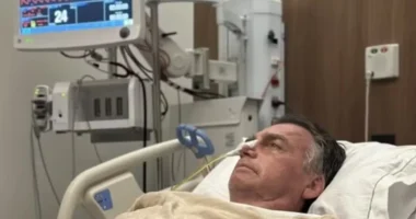 Bolsonaro é internado em UTI hospitalar com broncopneumonia bilateral