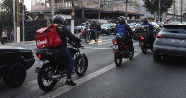 Boulos critica ‘ganância’ de plataformas e acena a trabalhadores em relatório final de apps