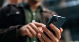 Boulos precisa proibir o iFood (e o iPhone): e se os celulares estiverem destruindo a economia?