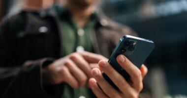 Boulos precisa proibir o iFood (e o iPhone): e se os celulares estiverem destruindo a economia?