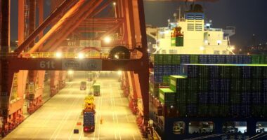 China abre investigações sobre práticas comerciais dos EUA em resposta às tarifas de Trump