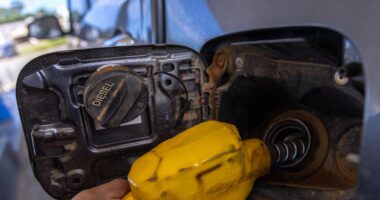 Defasagem do preço do diesel nas refinarias da Petrobras ultrapassa R$ 3 por litro