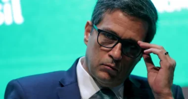 Deputado aciona PGR contra Campos Neto por suposta omissão na supervisão do Banco Master