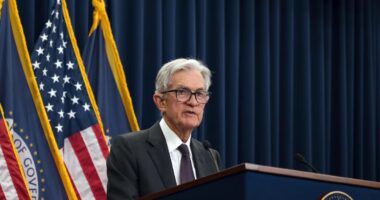 EUA: Fed mantém taxa de juros inalterada, entre 3,50% e 3,75%, em meio à guerra no Irã