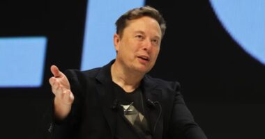 Elon Musk segue como o mais rico do mundo, segundo a Forbes; veja fortuna