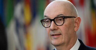 G-7 considera liberar reservas estratégicas de petróleo, mas não imediatamente