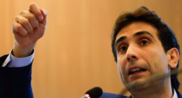 Galípolo diz que maioria da população paga mais de 100% de juros e é preciso pensar em alternativas