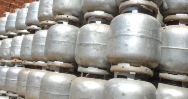 Governo Lula avalia medidas para frear preços do gás de cozinha