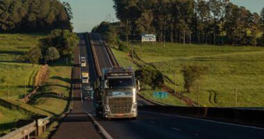 Governo Lula publica MP que endurece regras sobre piso do frete, com multa de até R$ 10 milhões