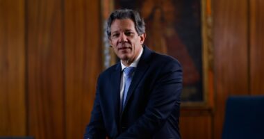 Haddad entrega reforma tributária e bons indicadores, mas deixa bomba-relógio fiscal para sucessor