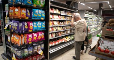 Inflação dá sinais de recuo, mas segue acima do centro da meta