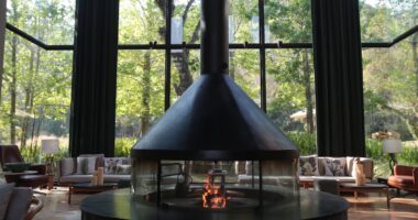 Justiça de SP oficializa cerco a patrimônio bilionário de Daniel Vorcaro e familiares; veja lista