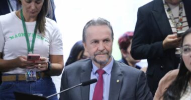 Líder do PT defende abril como prazo máximo para governo Lula enviar projeto sobre 6x1 se PEC travar