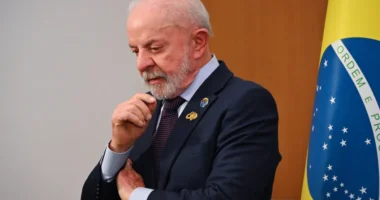 Lula vê risco eleitoral e discute com ministros reação política a caso Master e endividamento das famílias