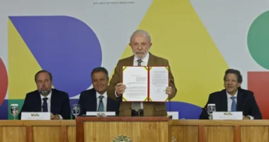 Metade dos ministros deixa o governo, e Lula cobrará atuação em campanha eleitoral