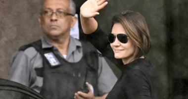 Moraes disse a Michelle que daria atenção especial a pedido de domiciliar a Bolsonaro na véspera da decisão