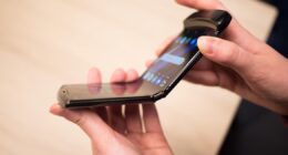 Motorola quer driblar TVs e vender mais celulares com a Copa do Mundo