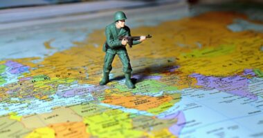 Os Limites Éticos da "Opção Sansão" no Conflito Irã-Israel-EUA