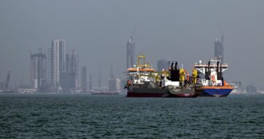 Países do Golfo reduzem produção de petróleo em pelo menos 10 milhões de barris diários