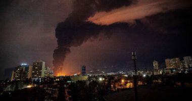 Preço do petróleo ultrapassa os US$ 100 com agravamento da guerra no Irã e anúncio do novo líder