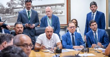 Presidente do BRB diz a deputados do DF que banco vai parar de funcionar se não houver socorro