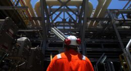 Pressão de reajuste do diesel sobre Petrobras deve aumentar com disparada do petróleo, diz entidade