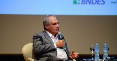 Quem é Carlos Sanchez, dono do grupo EMS que comprou farmacêutica Medley por U$600 milhões