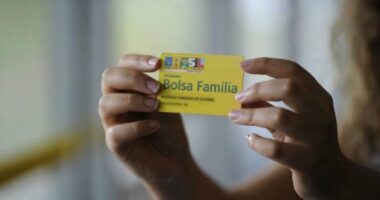 Quem ganha mais benefício no Brasil: filho do Bolsa Família ou filho de juiz? Veja vídeo