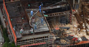 Redução da jornada de trabalho pode elevar em 15% o custo da mão de obra, diz CBIC