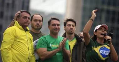 Vamos ter que resolver problemas da família Bolsonaro para ganhar as eleições, diz Valdemar