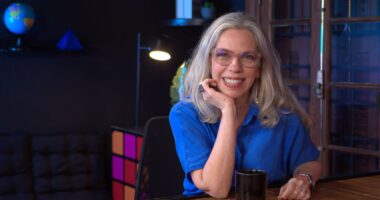 Vamos virar robôs se deixarmos a IA pensar por nós, diz fundadora da Humanare