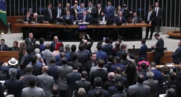 Comissão aprova relatório, e PEC da escala 6x1 avança na Câmara