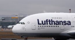 Companhia aérea anuncia corte de 20 mil voos para economizar combustível por conta de guerra no Irã